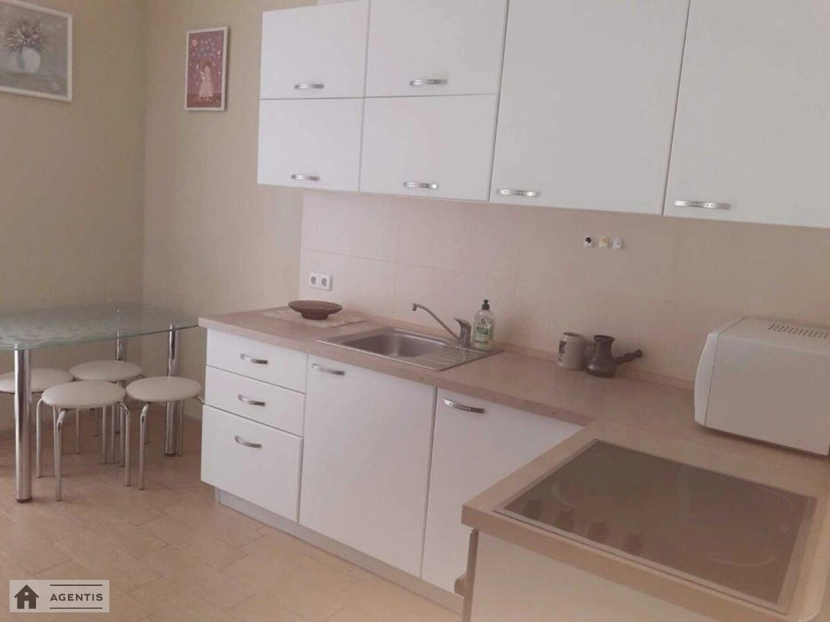 Apartment for rent 1 room, 40 m², 3rd fl./16 floors. Anatoliya Petrytskoho vul., Kyiv. 