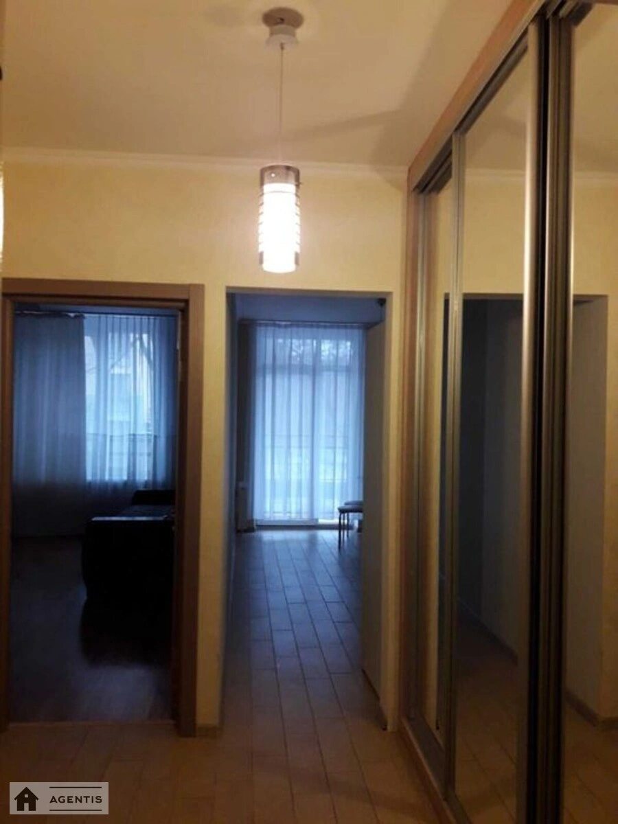 Apartment for rent 1 room, 40 m², 3rd fl./16 floors. Anatoliya Petrytskoho vul., Kyiv. 