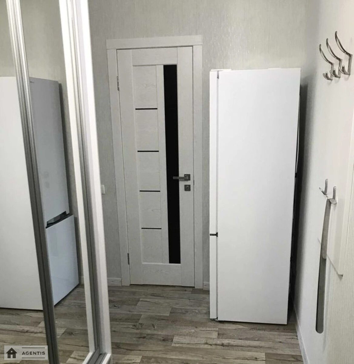 Сдам квартиру 1 комната, 29 m², 4 эт./6 этажей. 1, Гетьманська вул. (Майкопська), Киев. 