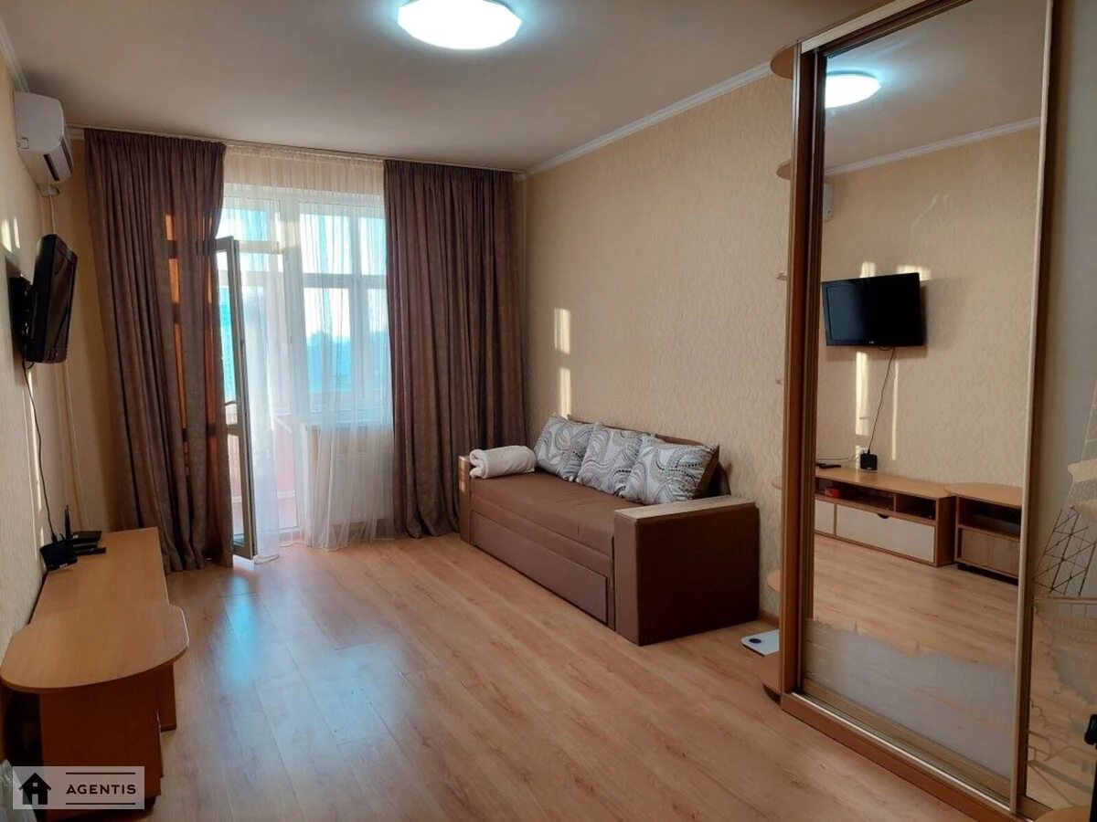 Сдам квартиру 1 комната, 38 m², 19 эт./25 этажей. 40, Драгоманова 40, Киев. 