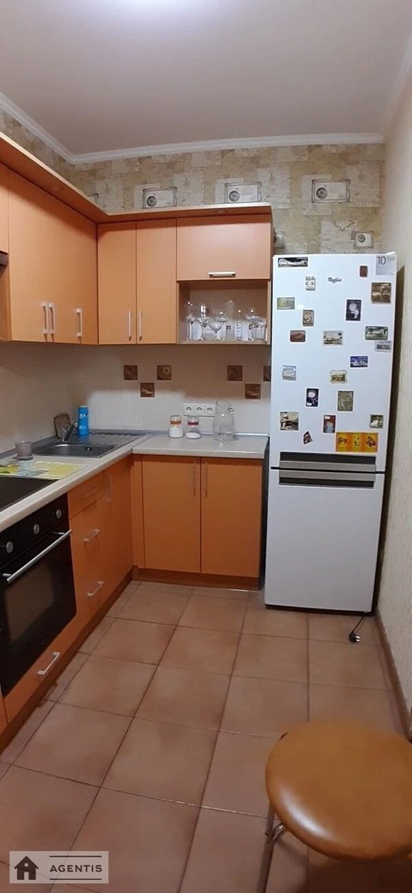 Сдам квартиру 1 комната, 38 m², 19 эт./25 этажей. 40, Драгоманова 40, Киев. 