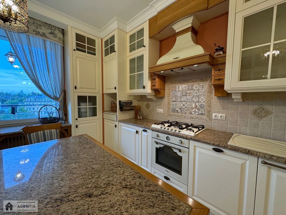 Apartment for rent 3 rooms, 122 m², 7th fl./10 floors. Pecherskyy rayon, Kyiv. 