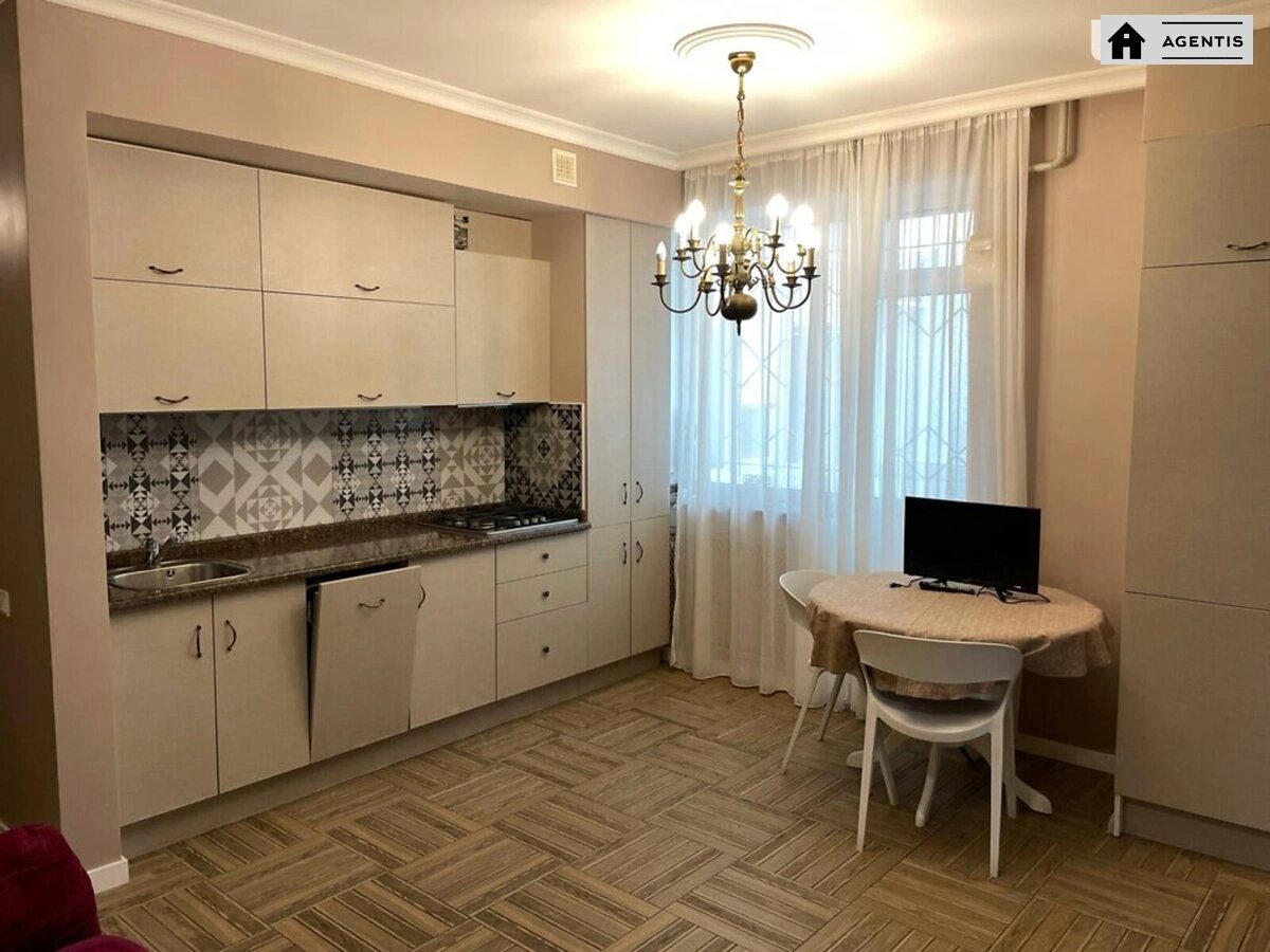 Apartment for rent 2 rooms, 43 m², 1st fl./5 floors. 6, Akademika Vilyamsa vul. Stepana Rudnytskoho, Kyiv. 