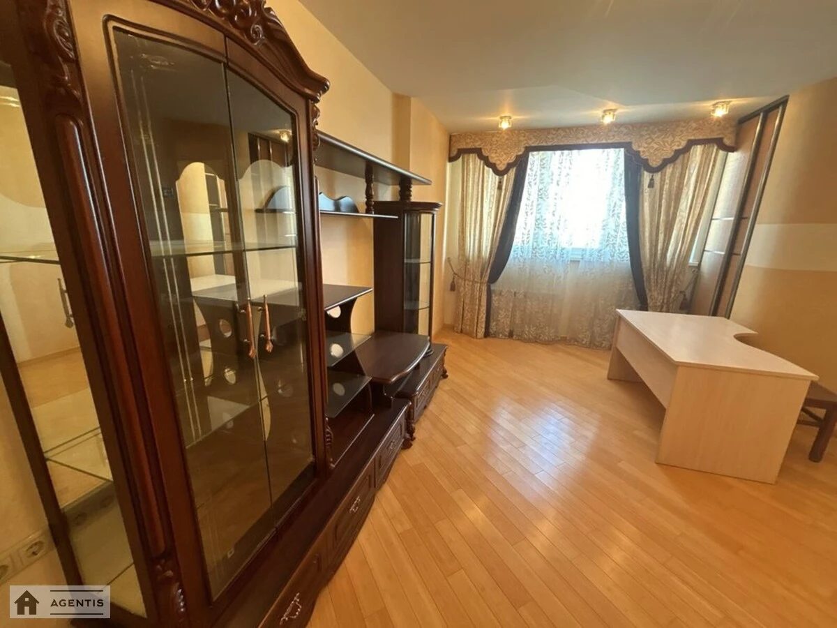 Сдам квартиру 3 комнаты, 105 m², 16 эт./17 этажей. Василя Касіяна вул., Киев. 