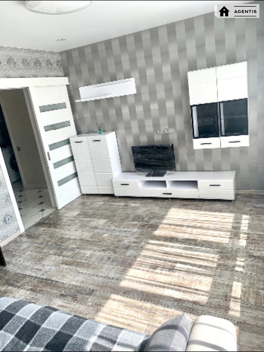 Сдам квартиру 2 комнаты, 63 m², 13 эт./24 этажа. 1, Заречная 1, Киев. 