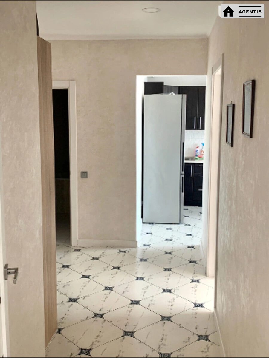 Сдам квартиру 2 комнаты, 63 m², 13 эт./24 этажа. 1, Заречная 1, Киев. 