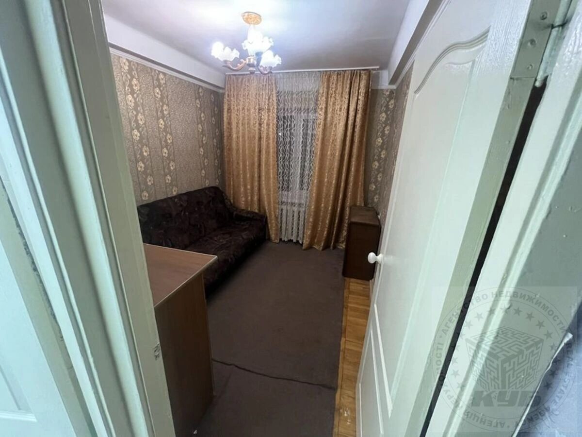 Продаж квартири 2 кімнати, 40 m², 3 пов./5 поверхів. 22, Відрадний 22, Київ. 