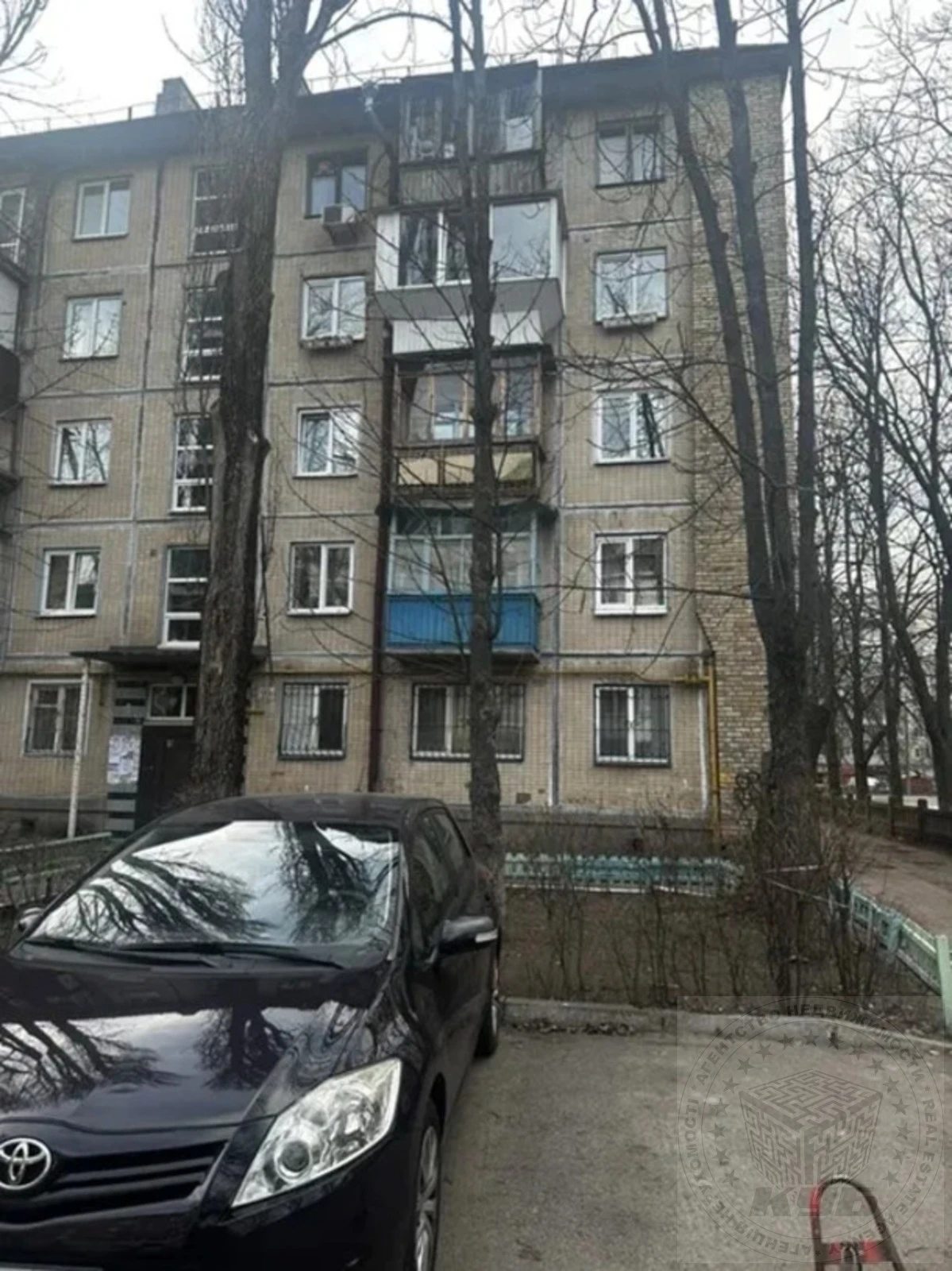 Apartments for sale 2 rooms, 40 m², 3rd fl./5 floors. 22, Vidradniy 22, Kyiv. 