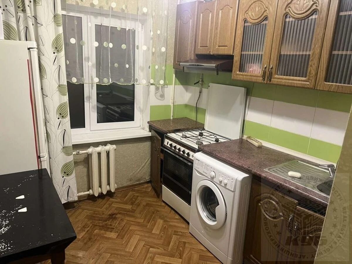 Продаж квартири 2 кімнати, 40 m², 3 пов./5 поверхів. 22, Відрадний 22, Київ. 