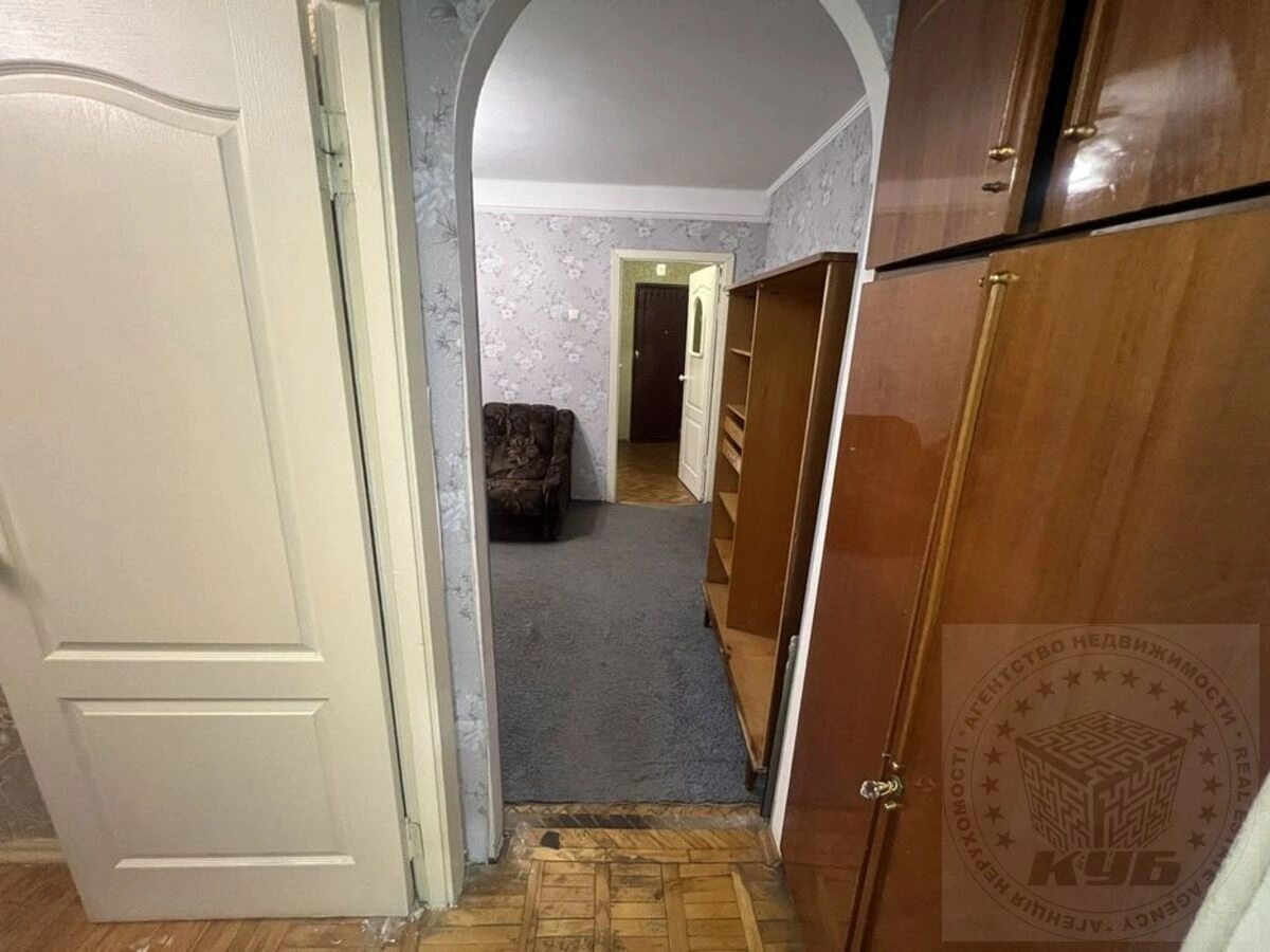 Apartments for sale 2 rooms, 40 m², 3rd fl./5 floors. 22, Vidradniy 22, Kyiv. 