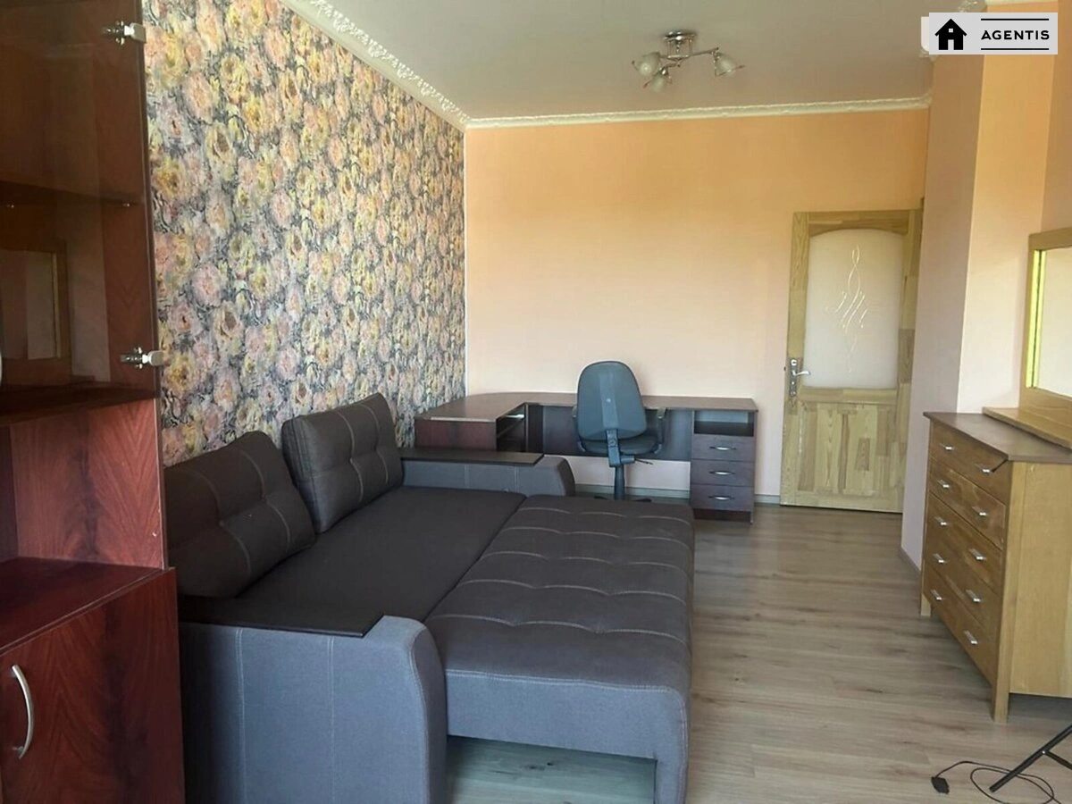 Сдам квартиру 1 комната, 50 m², 4 эт./24 этажа. 9, Академіка Глушкова просп., Киев. 