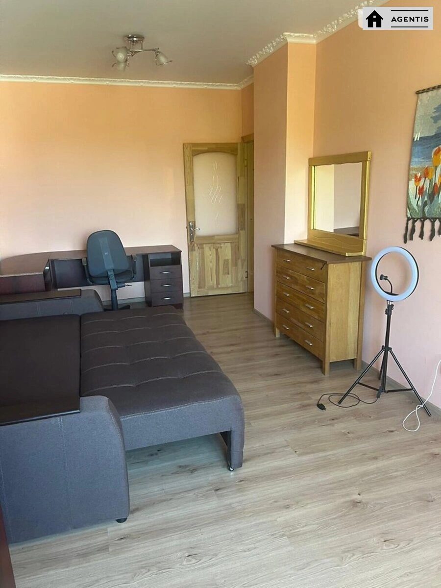 Сдам квартиру 1 комната, 50 m², 4 эт./24 этажа. 9, Академіка Глушкова просп., Киев. 