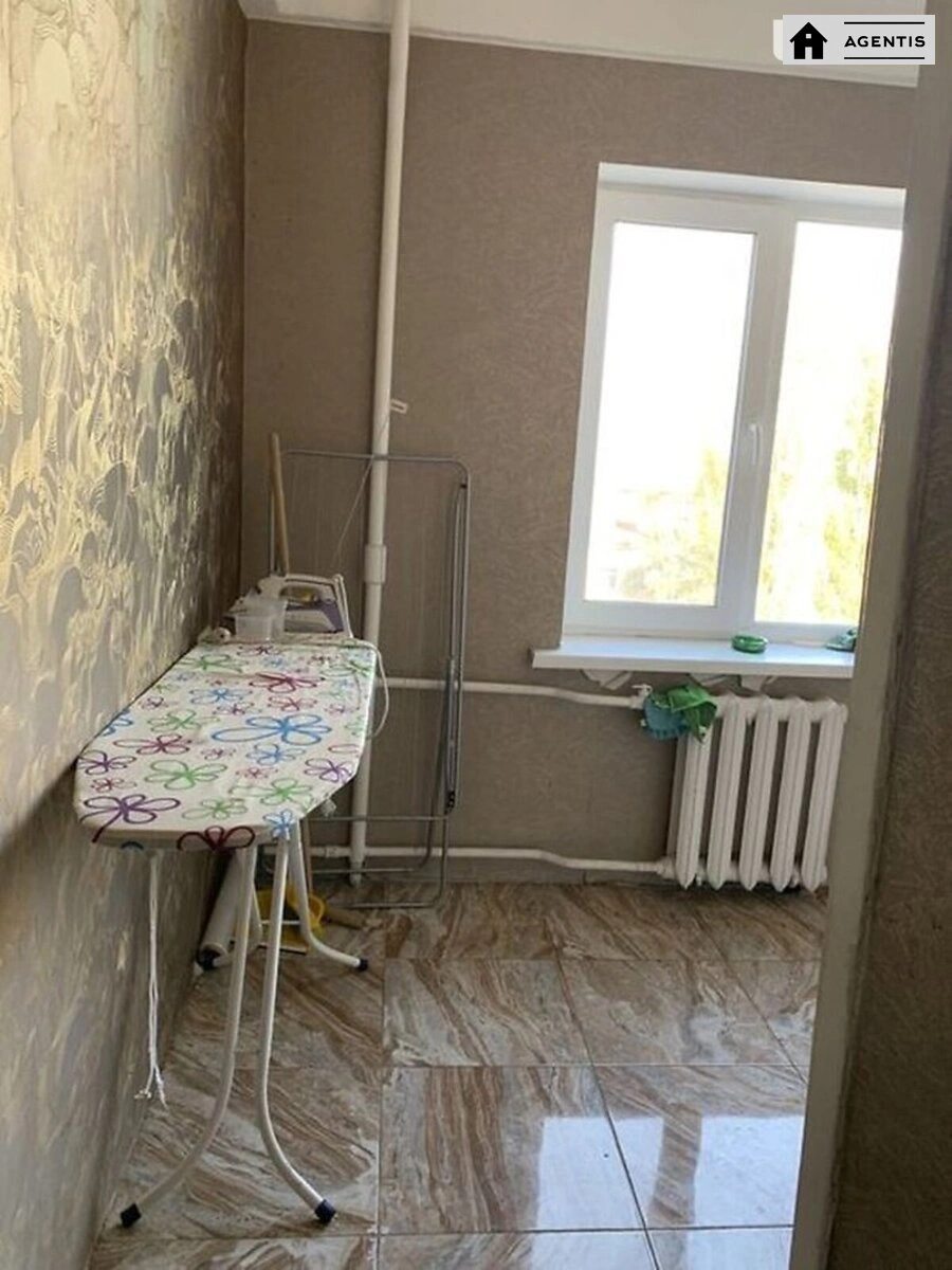 Сдам квартиру 2 комнаты, 51 m², 4 эт./9 этажей. 66, Зодчих 66, Киев. 