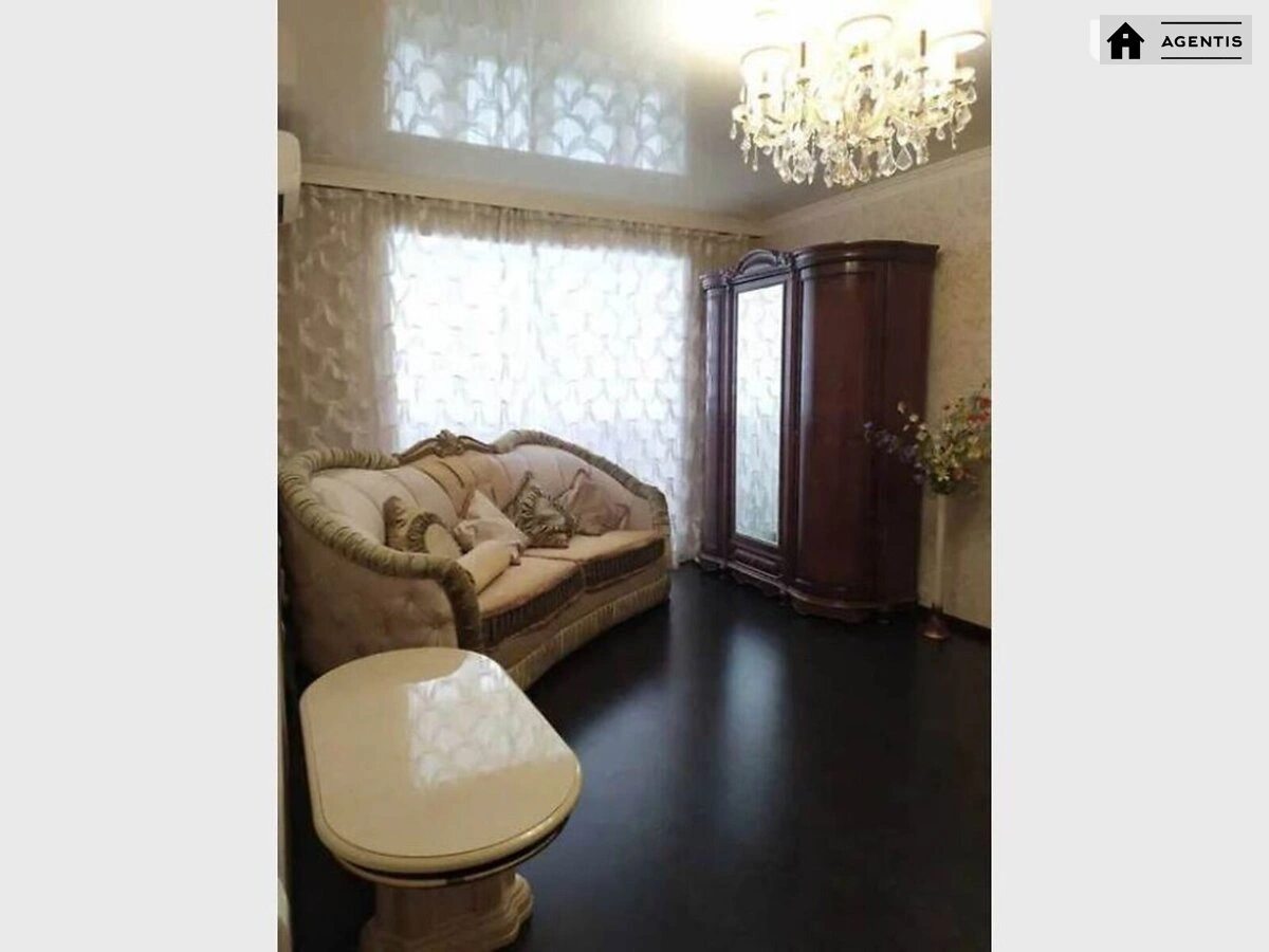 Сдам квартиру 2 комнаты, 56 m², 4 эт./9 этажей. 16, Жмеринская 16, Киев. 