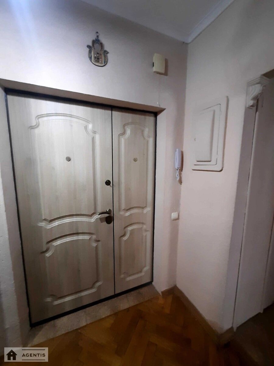 Здам квартиру 1 кімната, 38 m², 4 пов./12 поверхів. 1, Виноградний 1, Київ. 