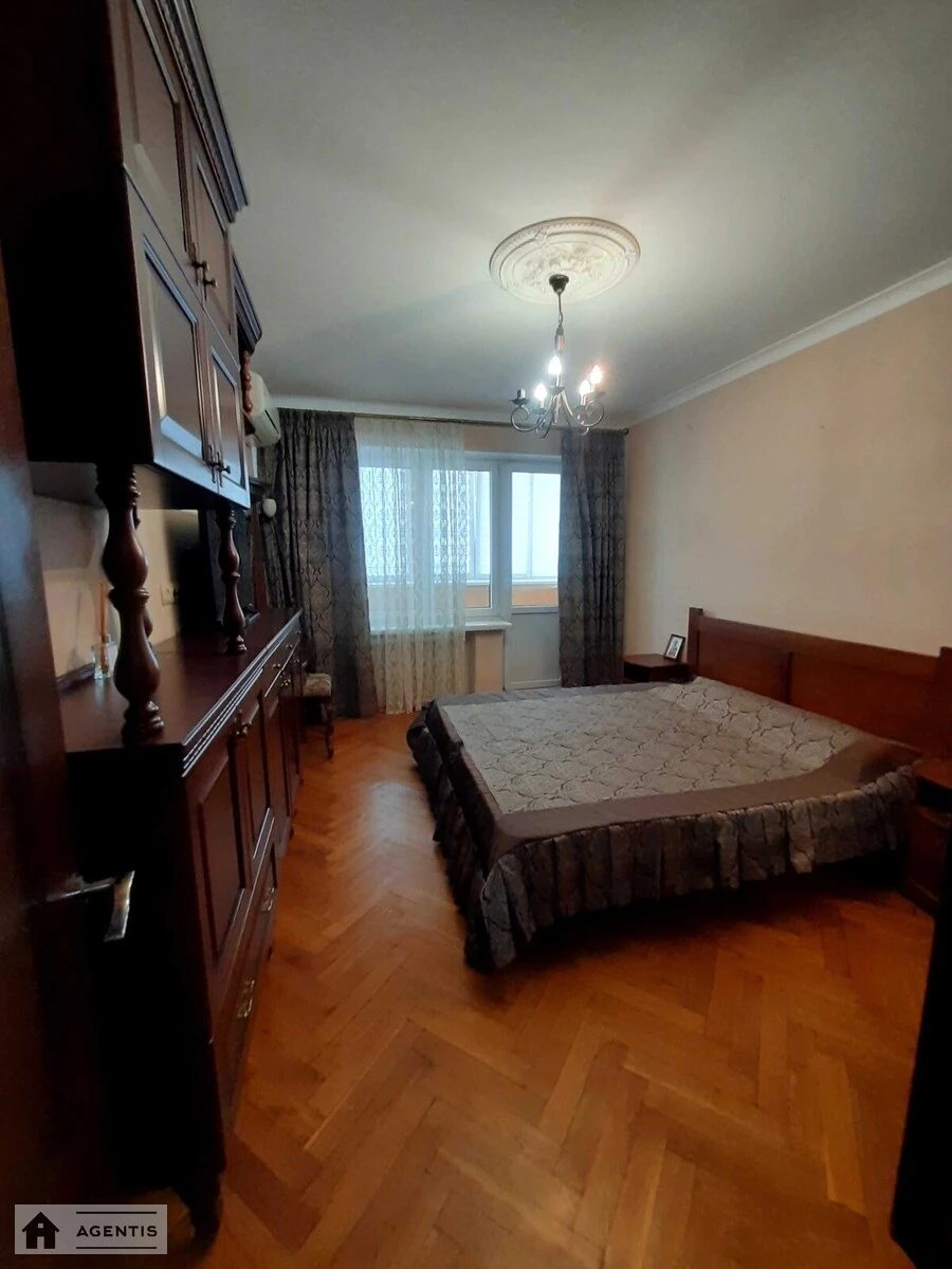 Здам квартиру 1 кімната, 38 m², 4 пов./12 поверхів. 1, Виноградний 1, Київ. 