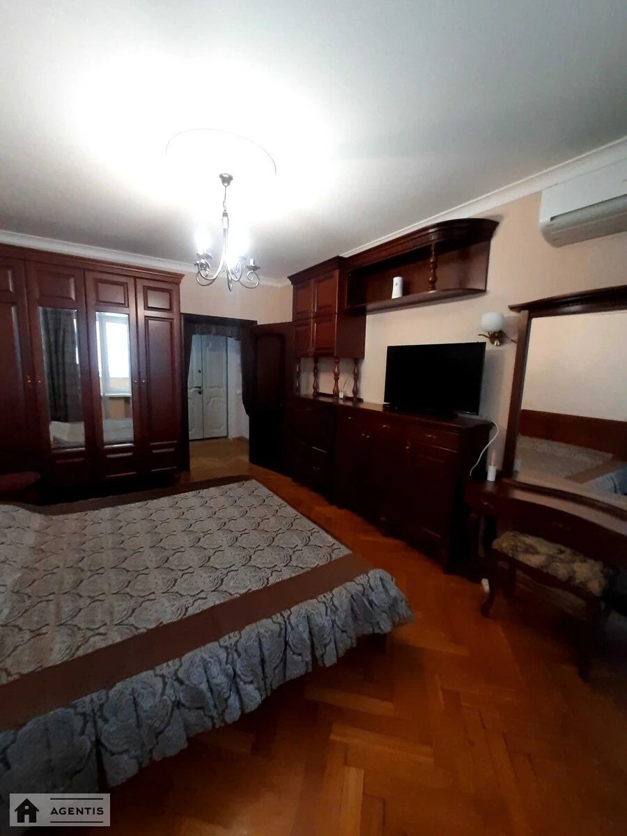 Здам квартиру 1 кімната, 38 m², 4 пов./12 поверхів. 1, Виноградний 1, Київ. 