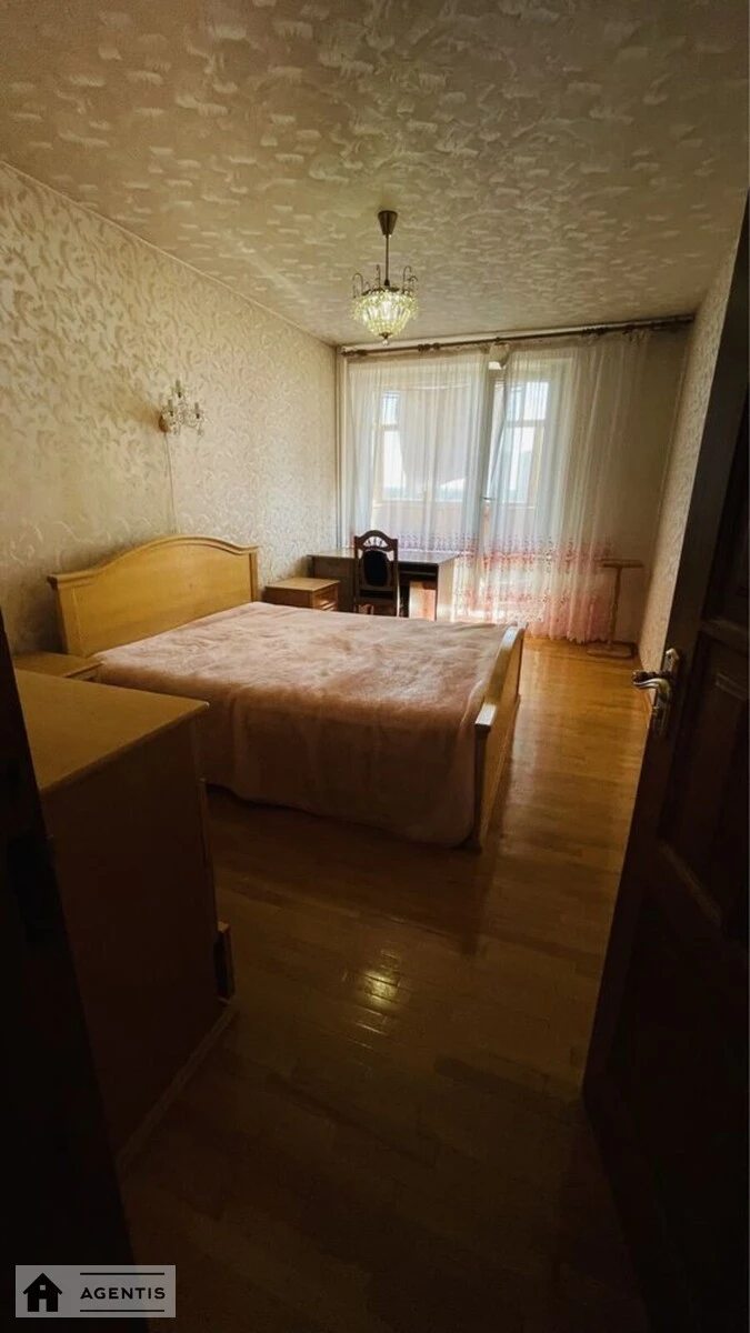 Сдам квартиру 3 комнаты, 70 m², 12 эт./16 этажей. Малишка вул., Киев. 