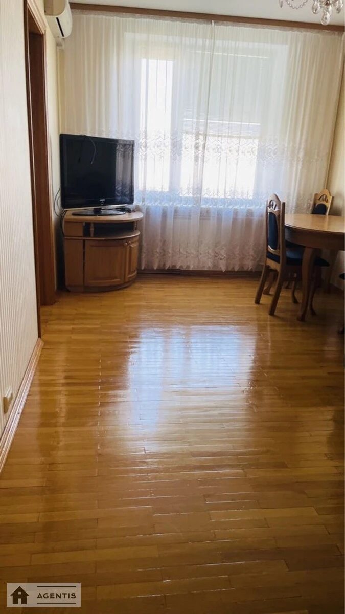 Apartment for rent 3 rooms, 70 m², 12th fl./16 floors. Malyshka vul., Kyiv. 