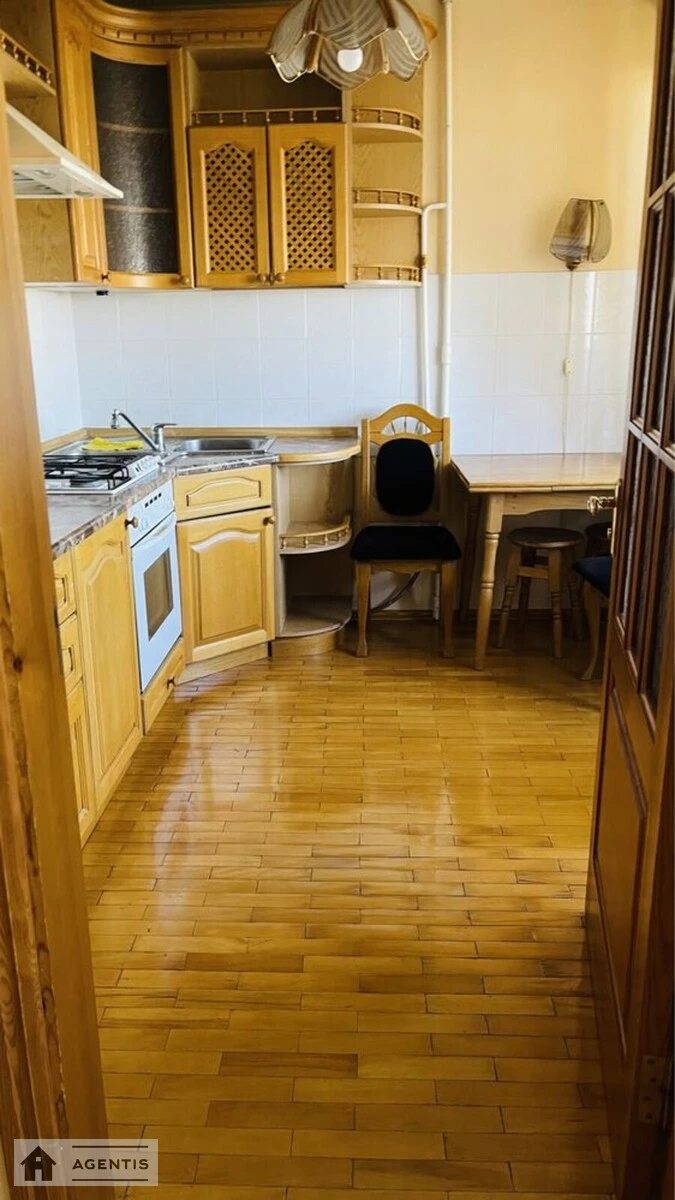 Apartment for rent 3 rooms, 70 m², 12th fl./16 floors. Malyshka vul., Kyiv. 