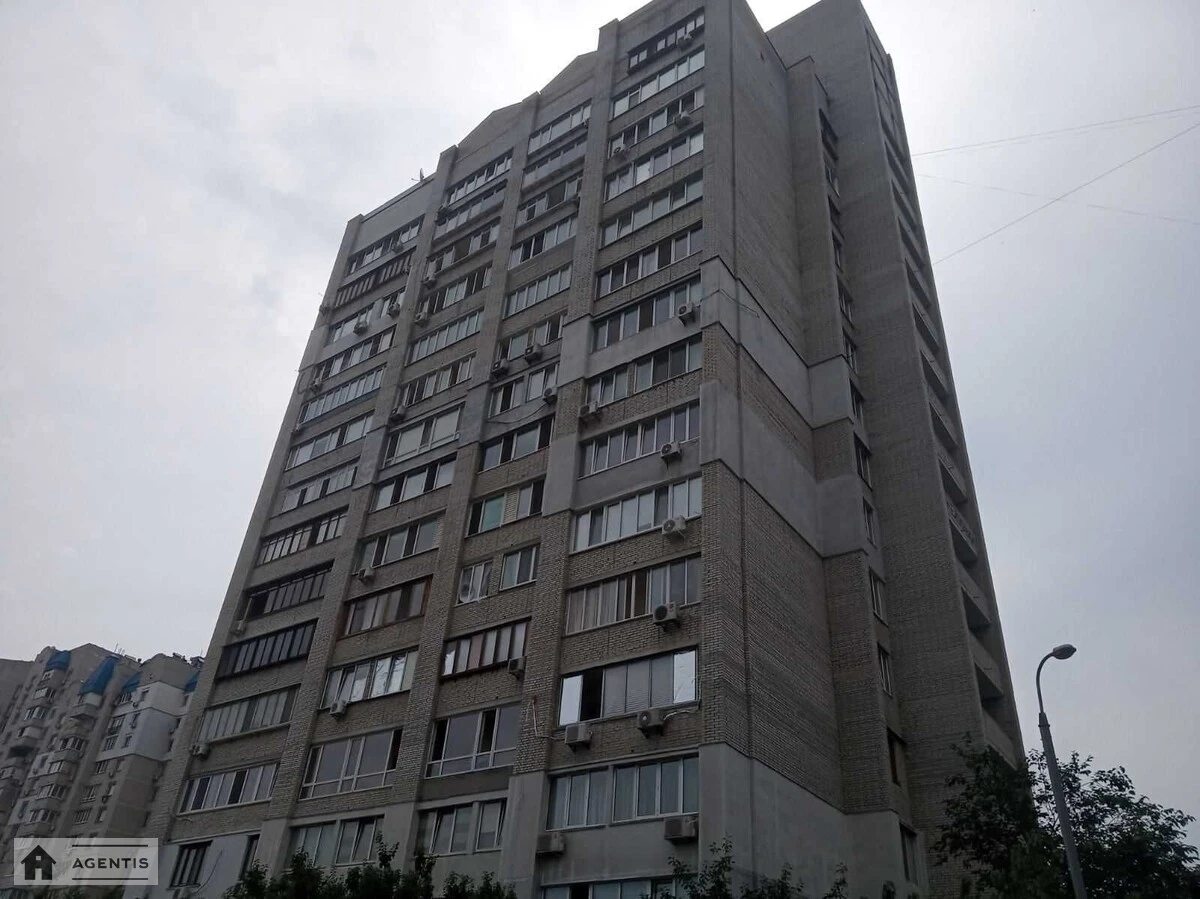 Apartment for rent 3 rooms, 72 m², 12th fl./16 floors. 31, Dragomanova 31, Kyiv. 