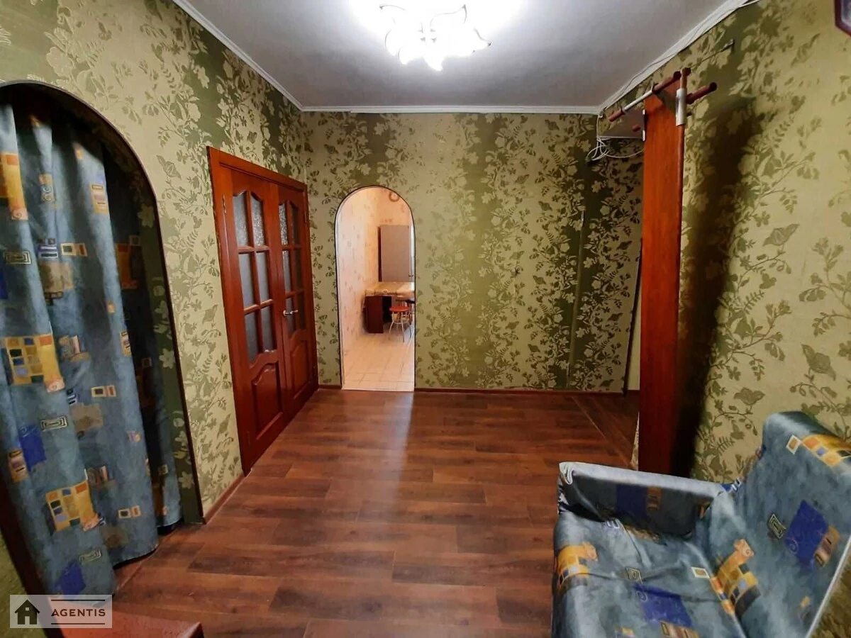 Сдам квартиру 3 комнаты, 72 m², 12 эт./16 этажей. 31, Драгоманова 31, Киев. 