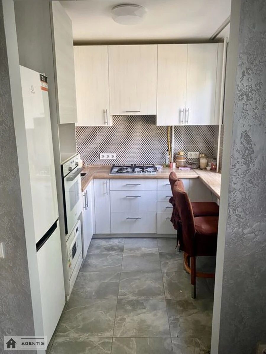 Apartment for rent 3 rooms, 60 m², 4th fl./5 floors. 42, Garmatna 42, Kyiv. 