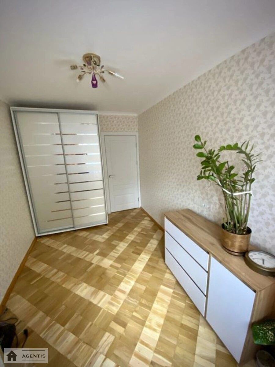 Apartment for rent 3 rooms, 60 m², 4th fl./5 floors. 42, Garmatna 42, Kyiv. 