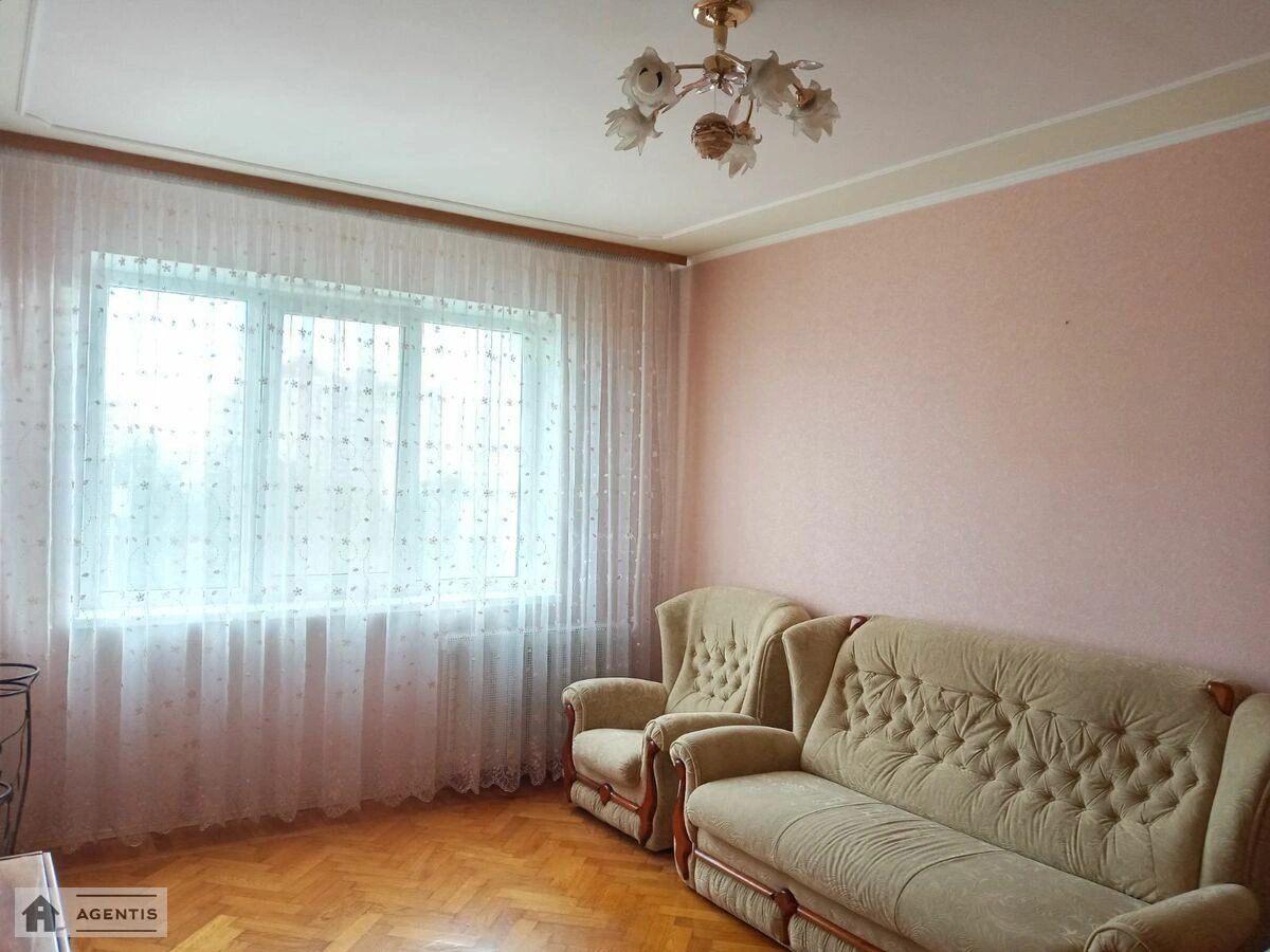 Apartment for rent 3 rooms, 70 m², 12th fl./16 floors. 19, Anny Akhmatovoyi vul., Kyiv. 