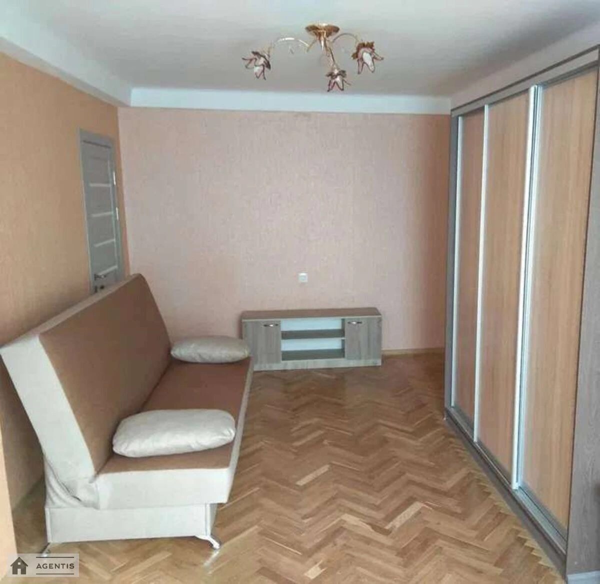 Apartment for rent 3 rooms, 70 m², 12th fl./16 floors. 19, Anny Akhmatovoyi vul., Kyiv. 