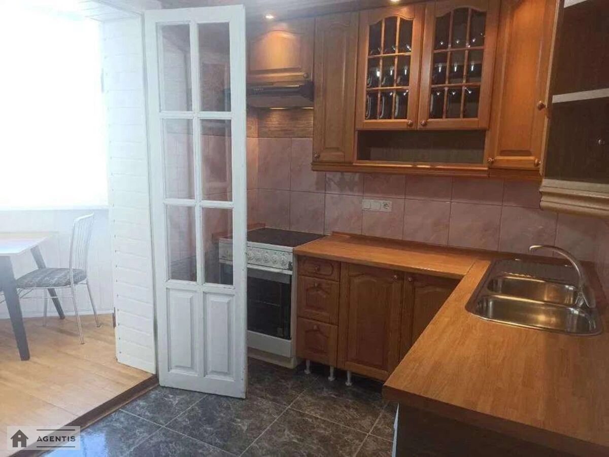 Apartment for rent 3 rooms, 70 m², 12th fl./16 floors. 19, Anny Akhmatovoyi vul., Kyiv. 