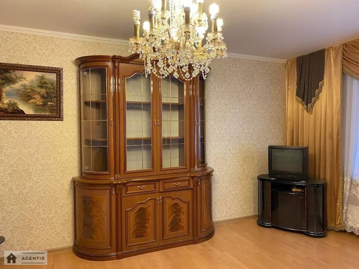 Apartment for rent 3 rooms, 105 m², 4th fl./16 floors. Darnytskyy rayon, Kyiv. 