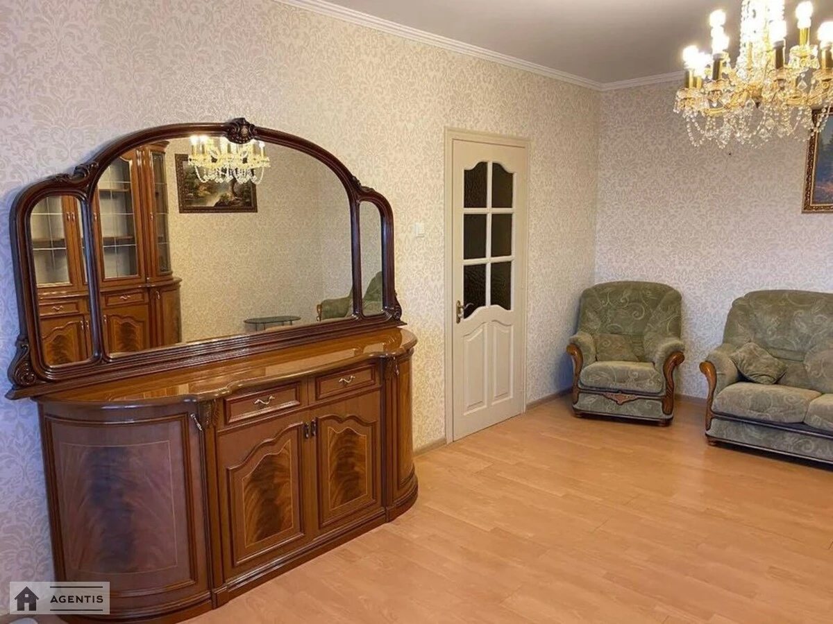 Apartment for rent 3 rooms, 105 m², 4th fl./16 floors. Darnytskyy rayon, Kyiv. 