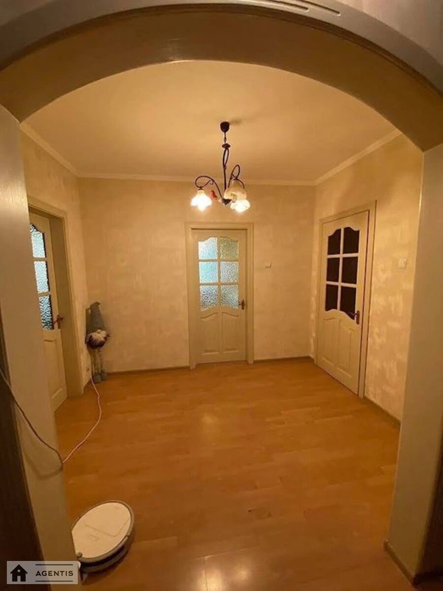 Сдам квартиру 3 комнаты, 105 m², 4 эт./16 этажей. Дарницкий район, Киев. 