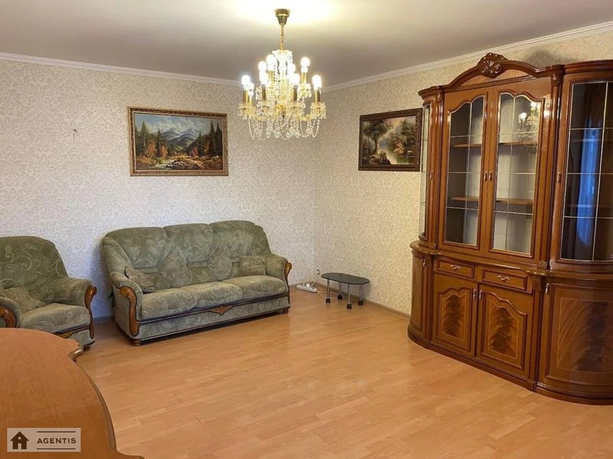 Apartment for rent 3 rooms, 105 m², 4th fl./16 floors. Darnytskyy rayon, Kyiv. 