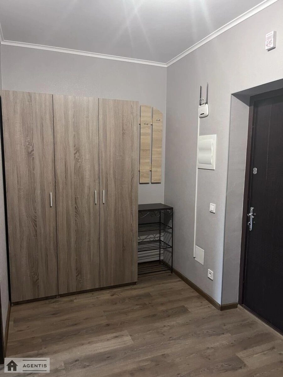 Сдам квартиру 1 комната, 36 m², 2 эт./24 этажа. 6, Петра Калнишевського вул. (Михайла Майорова), Киев. 