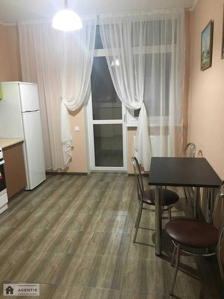 Сдам квартиру 1 комната, 42 m², 16 эт./25 этажей. 16, Воскресенская 16, Киев. 