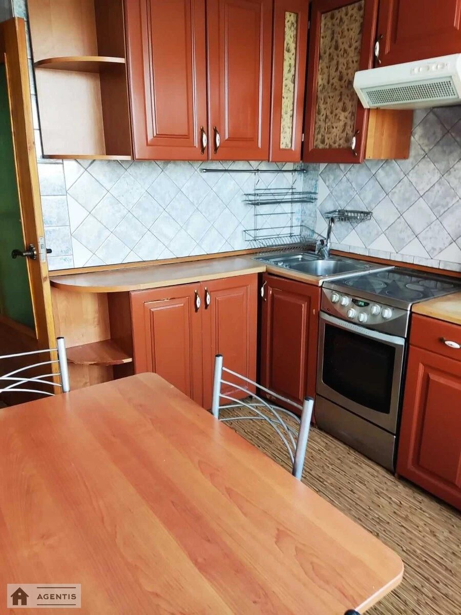 Apartment for rent 3 rooms, 69 m², 11th fl./16 floors. 17, Povitryanykh Syl prosp. Povitroflotskyy, Kyiv. 