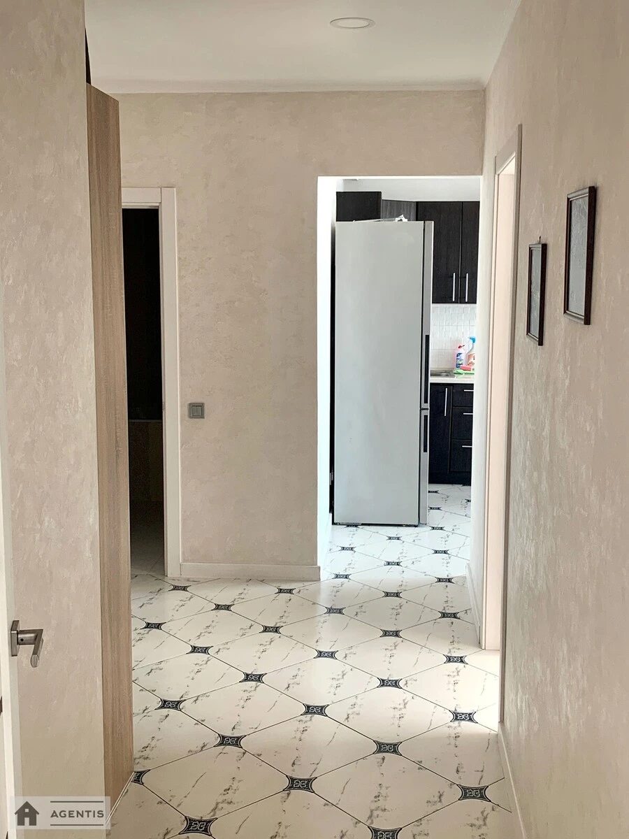 Сдам квартиру 2 комнаты, 64 m², 14 эт./25 этажей. 1, Заречная 1, Киев. 