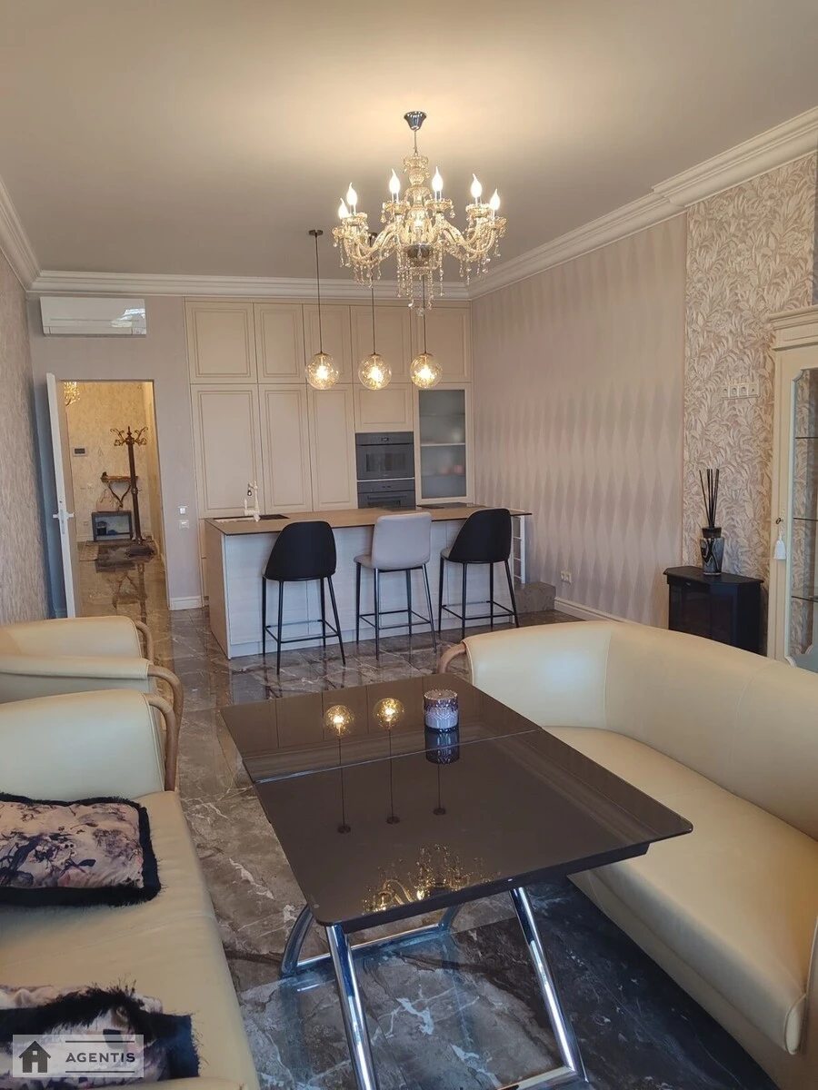 Здам квартиру 1 кімната, 90 m², 6 пов./9 поверхів. 35, Спаська 35, Київ. 