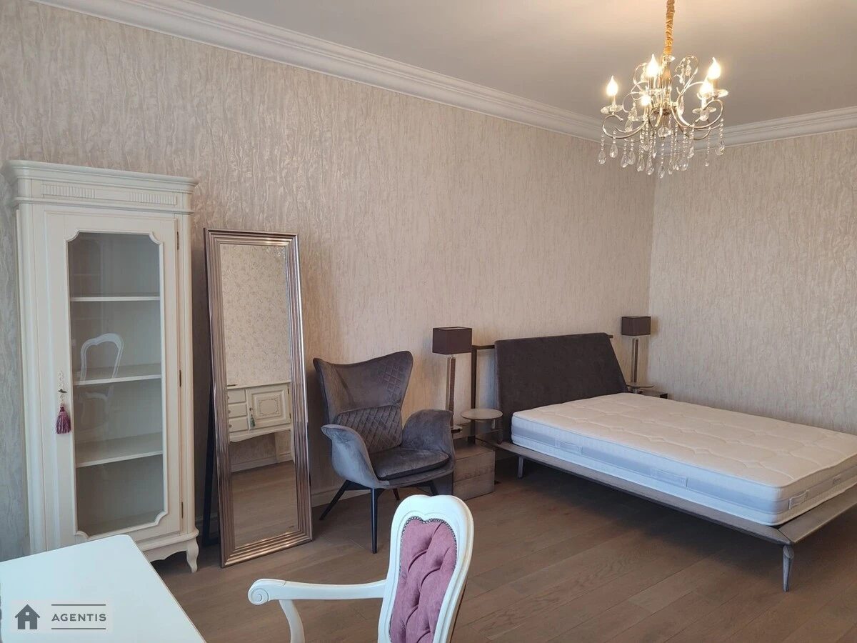 Здам квартиру 1 кімната, 90 m², 6 пов./9 поверхів. 35, Спаська 35, Київ. 