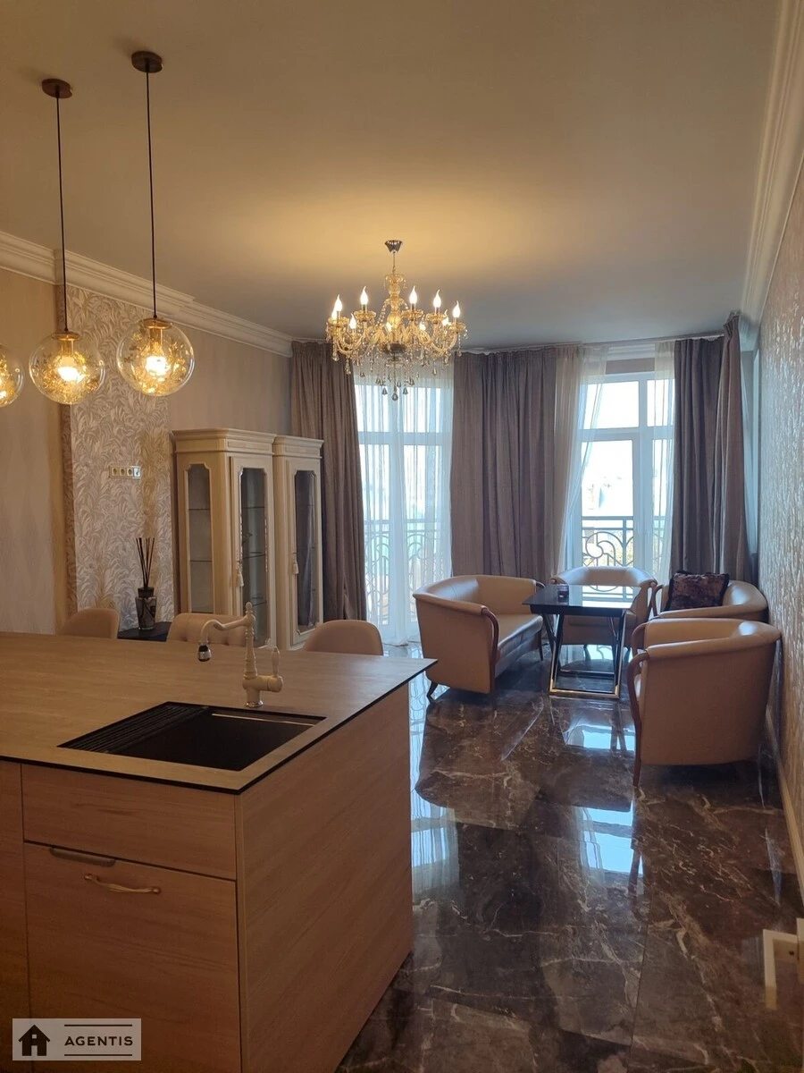 Сдам квартиру 1 комната, 90 m², 6 эт./9 этажей. 35, Спасская 35, Киев. 