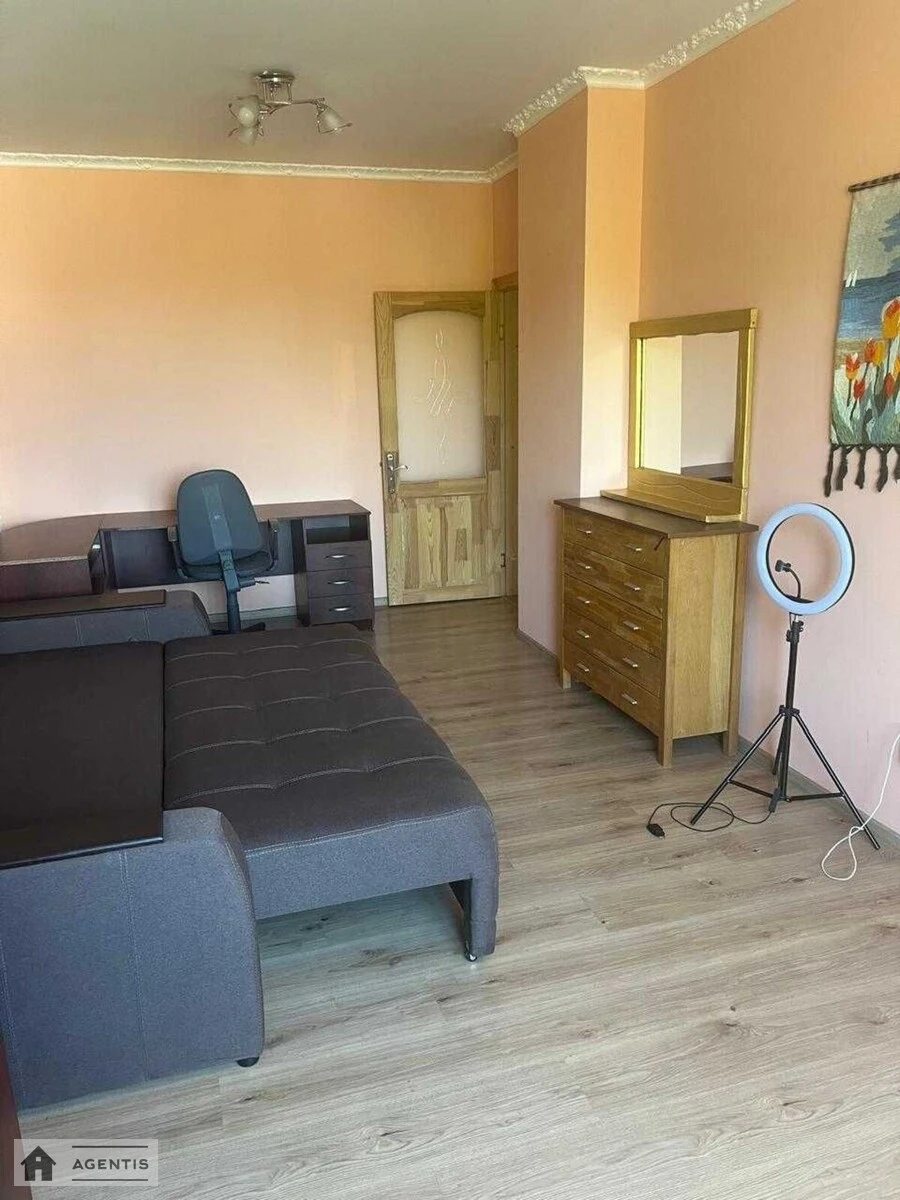 Сдам квартиру 1 комната, 50 m², 4 эт./23 этажа. Академіка Глушкова просп., Киев. 