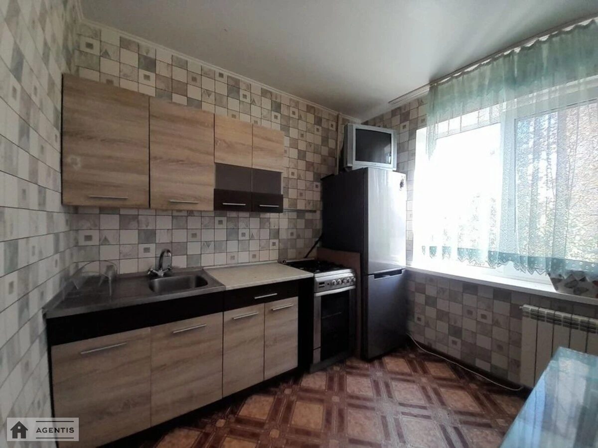 Apartment for rent 2 rooms, 51 m², 4th fl./9 floors. Heorhiya Honhadze prosp., Kyiv. 