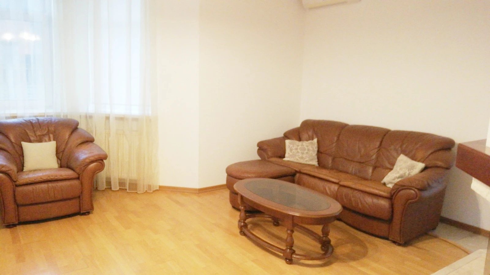 House near Park Mezhyhirya,205 m, plot 1400