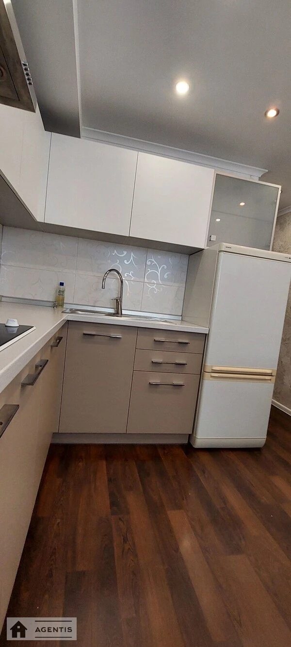 Сдам квартиру 2 комнаты, 45 m², 16 эт./16 этажей. 30, Митрополита Василя Липківського вул. (Урицького), Киев. 