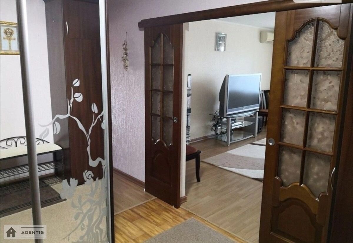 Сдам квартиру 3 комнаты, 80 m², 6 эт./25 этажей. 8, Дарницкий 8, Киев. 