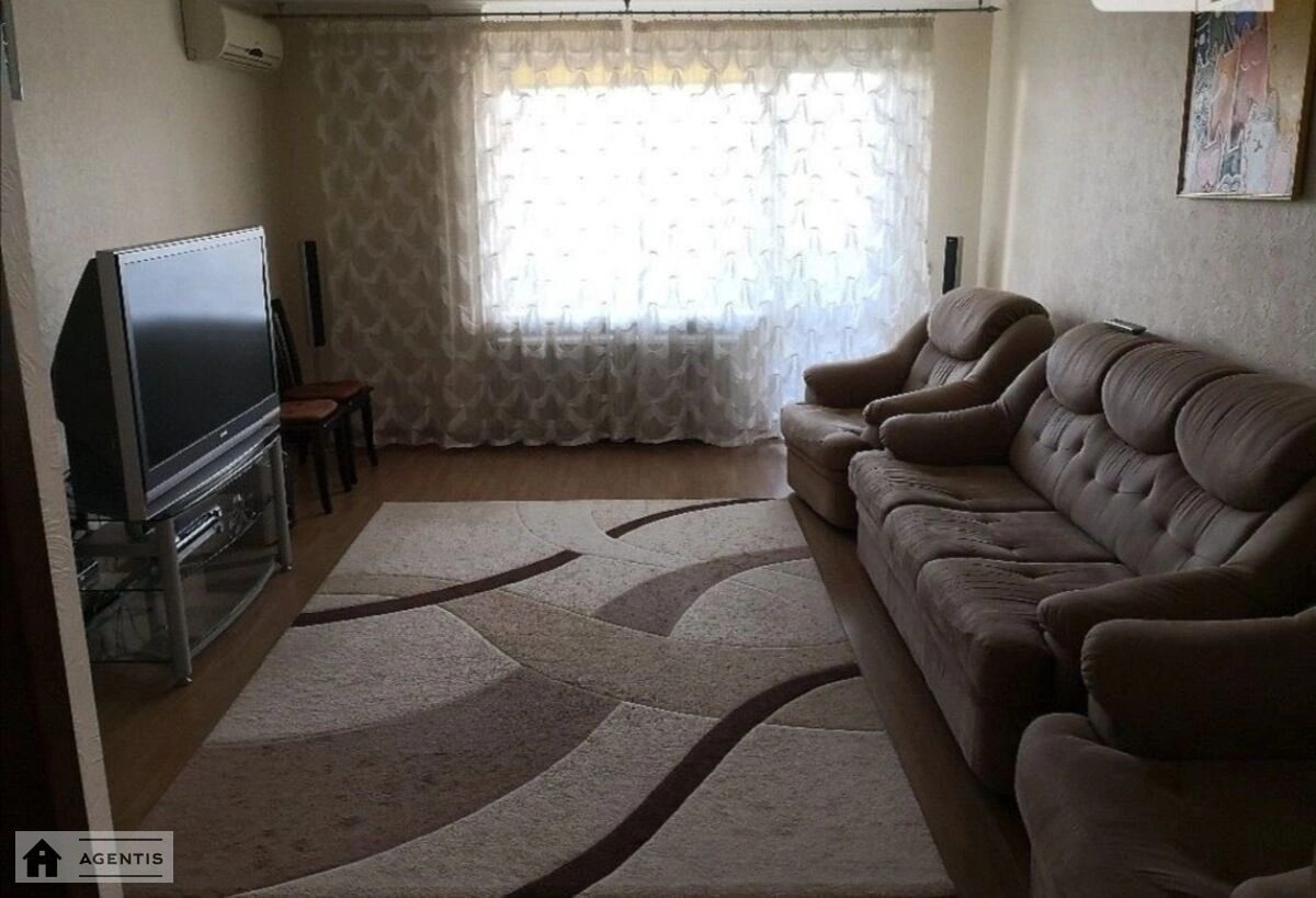 Сдам квартиру 3 комнаты, 80 m², 6 эт./25 этажей. 8, Дарницкий 8, Киев. 