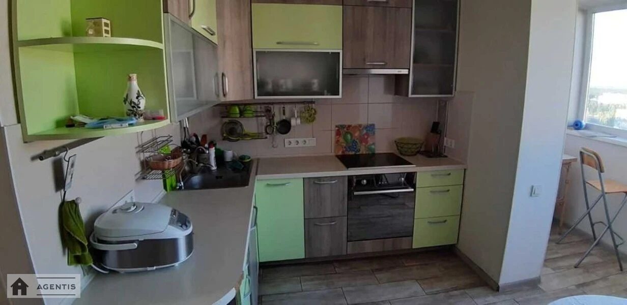 Apartment for rent 2 rooms, 50 m², 14th fl./16 floors. Milutenka, Kyiv. 