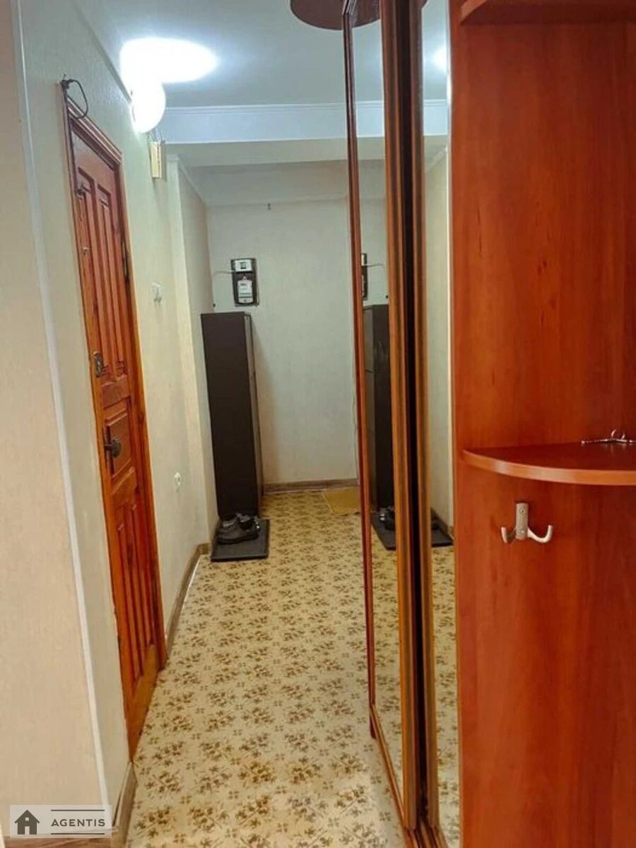 Apartment for rent 1 room, 36 m², 5th fl./5 floors. 4, Zoyi Butenko vul. Syechenova, Kyiv. 